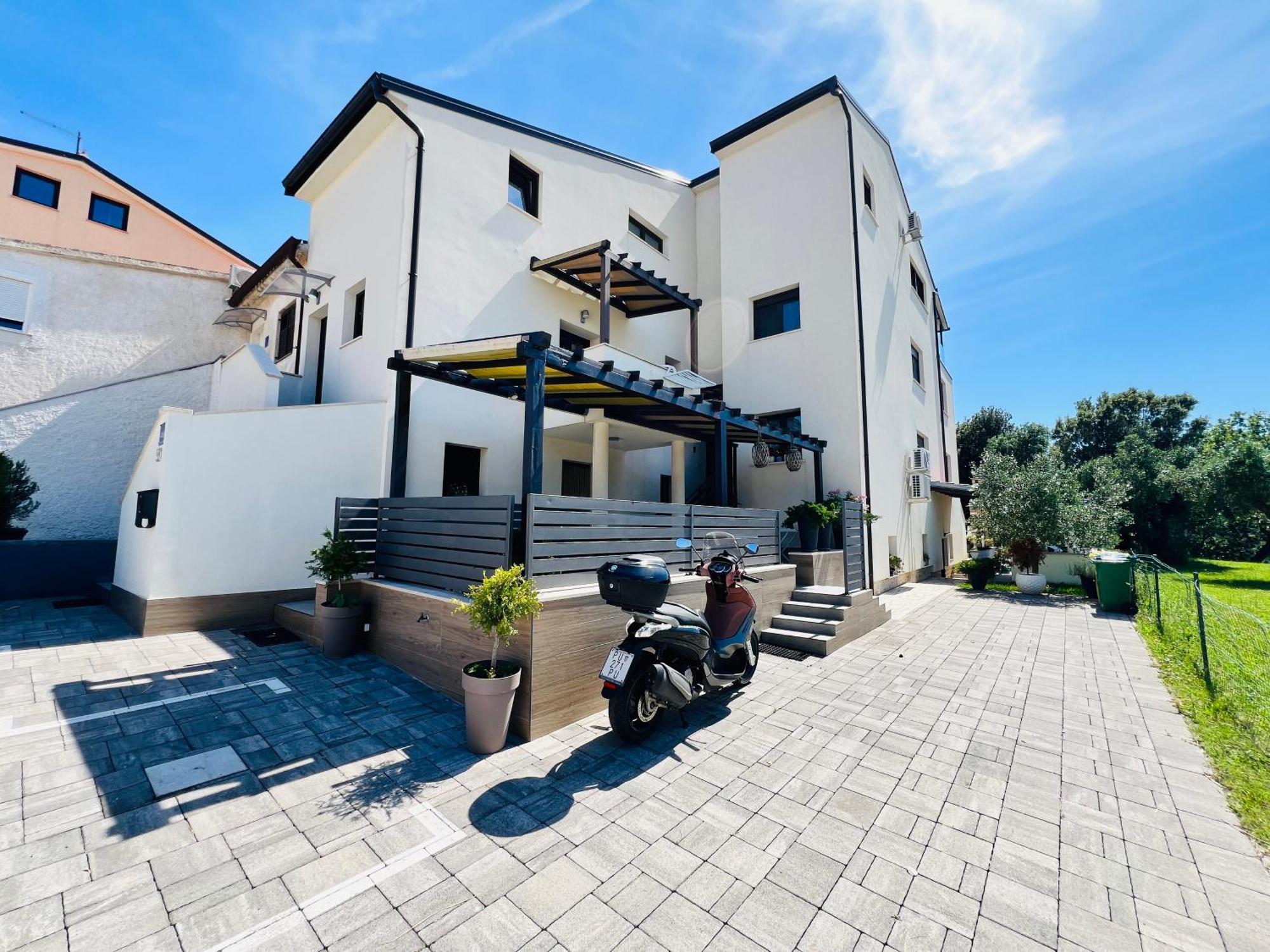 Apartments Ivanisevic Pola Esterno foto
